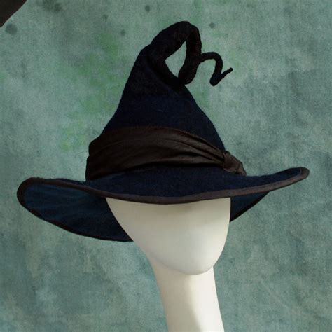 Curleo witch hat